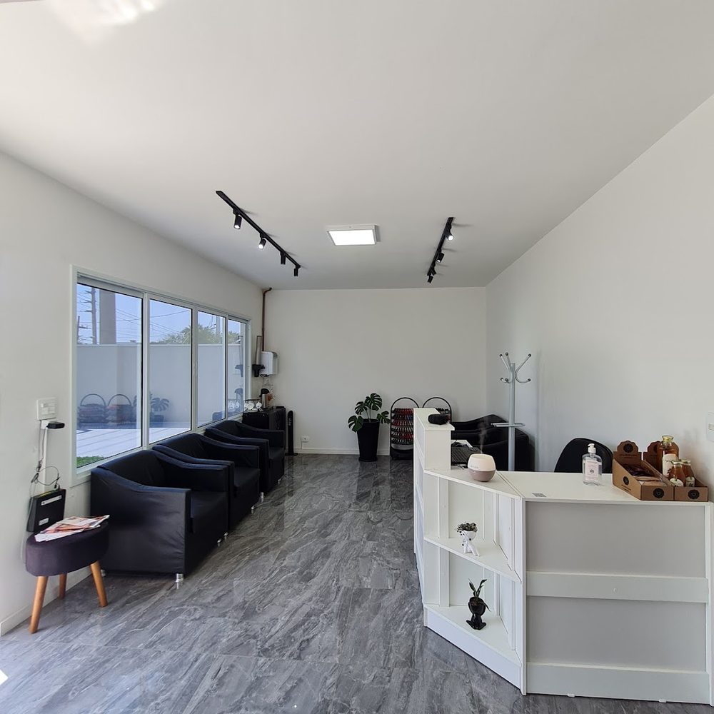 Recepção da CH Estética com ambiente claro e acolhedor